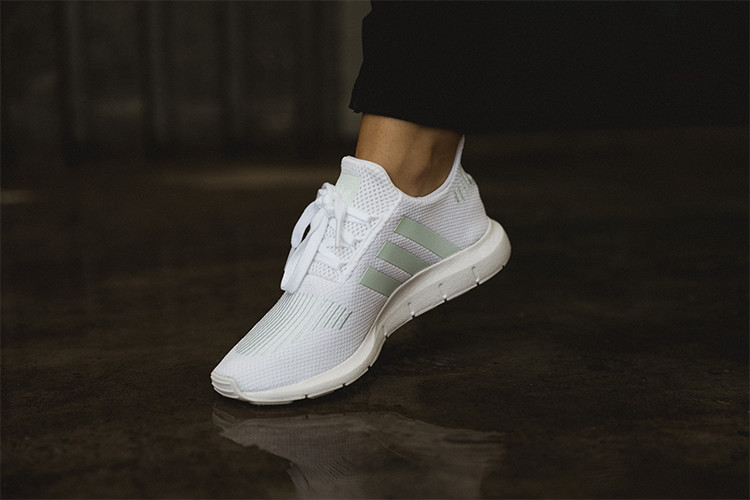 adidas Swift Run hvide til kvinder